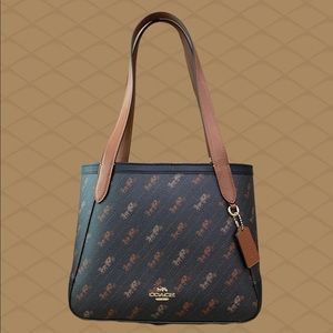 Coach - Tote 27 With Horse And Carriage